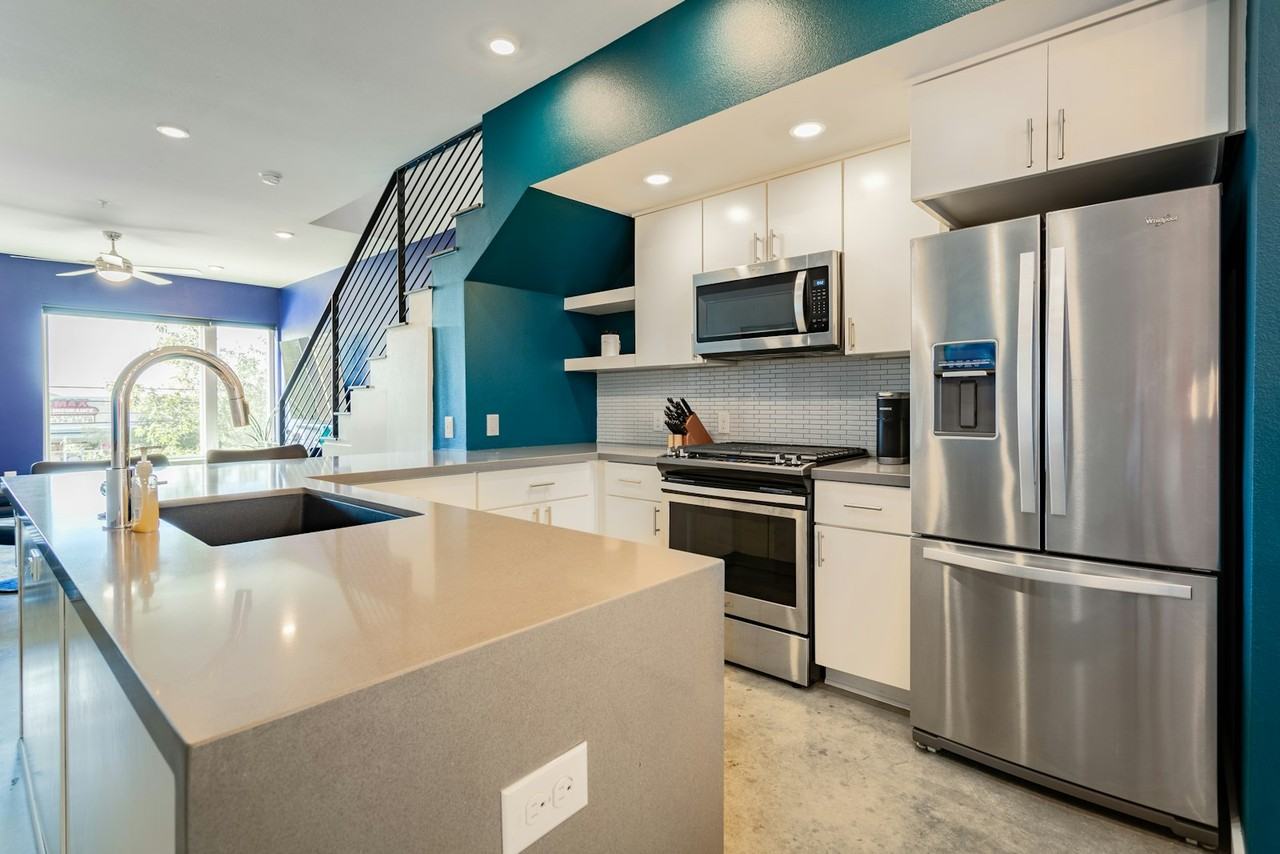 2002 East 7th Street, Unit 205 - Photo 5 of 18