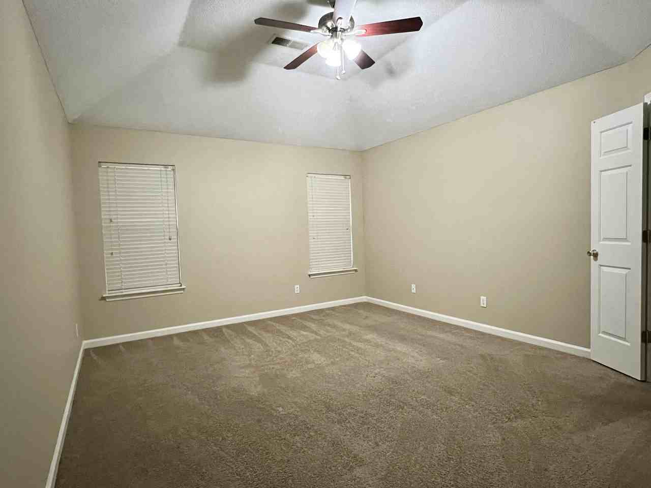 951 Scofield Drive - Photo 6 of 11