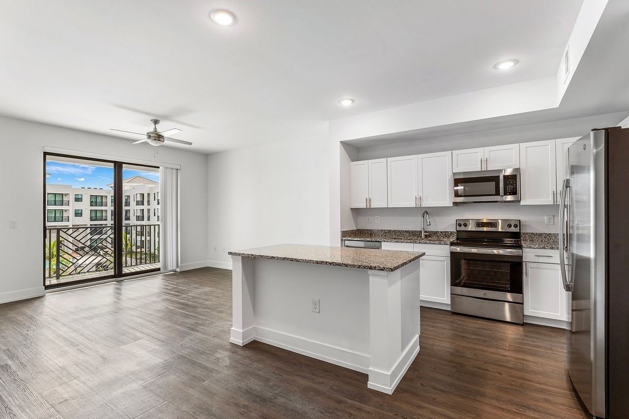 Cape West 91 Villa Apartments - Photo 2 of 29