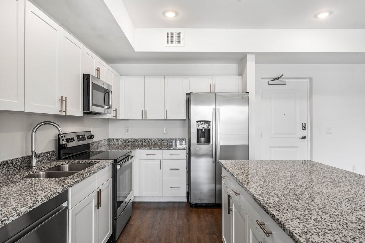 Cape West 91 Villa Apartments - Photo 3 of 29