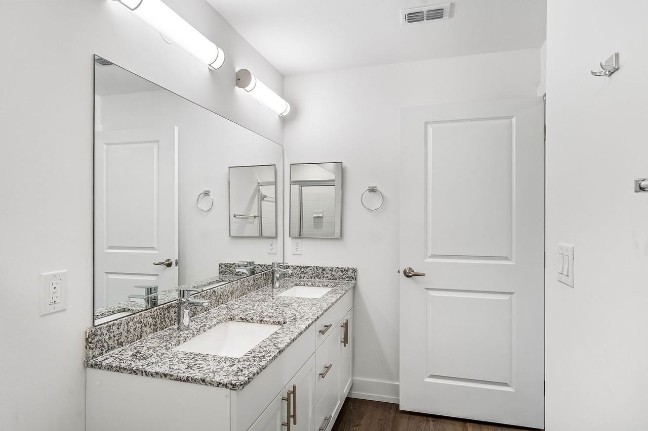 Cape West 91 Villa Apartments - Photo 6 of 29