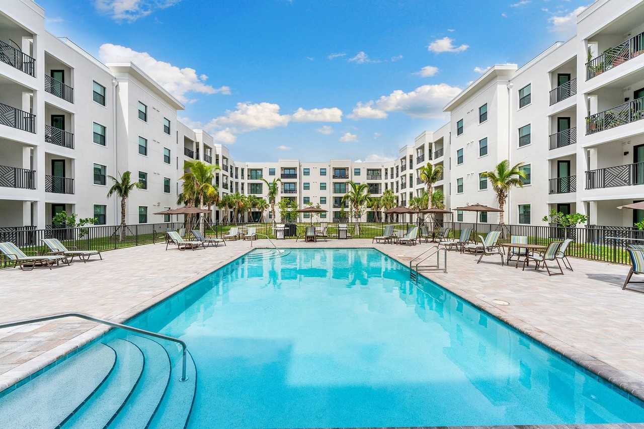 Cape West 91 Villa Apartments - Photo 6 of 9