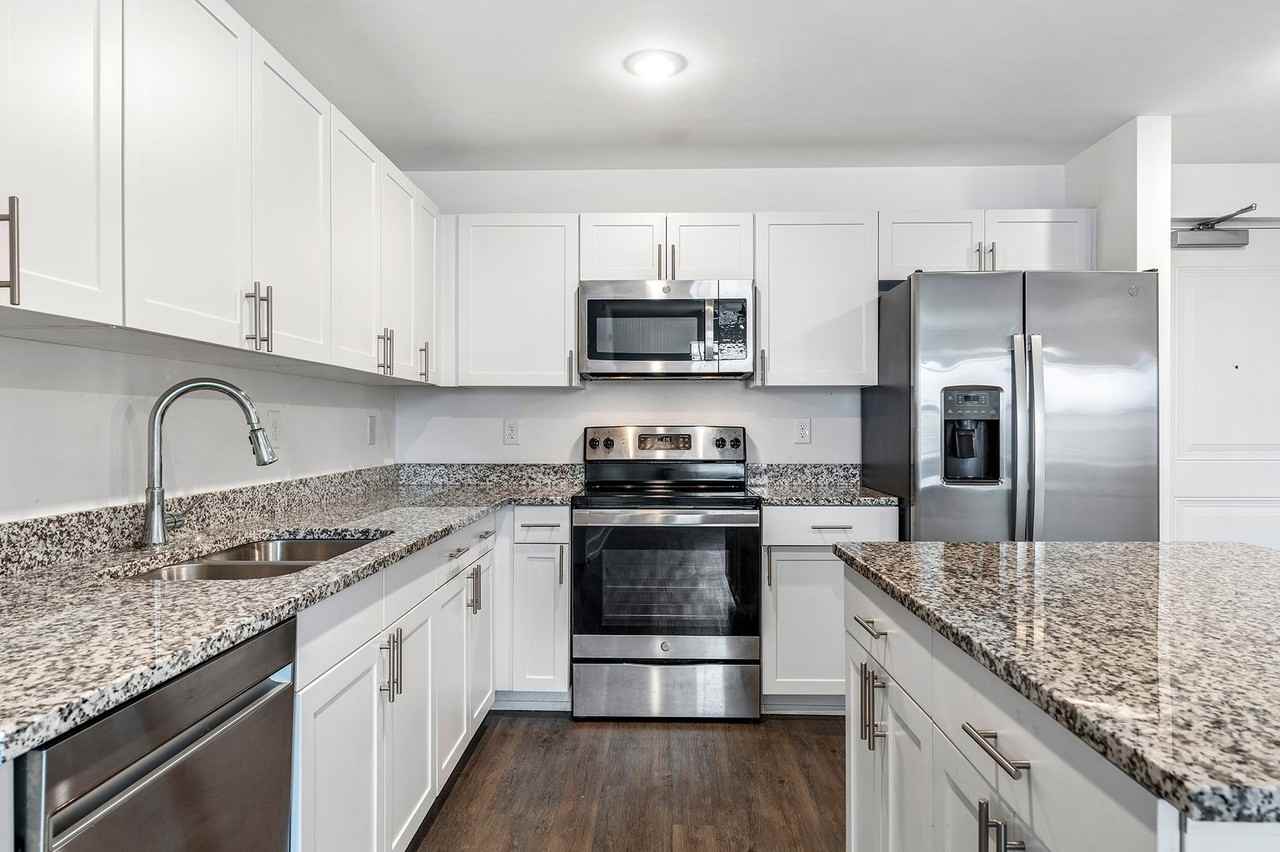 Cape West 91 Villa Apartments - Photo 3 of 29