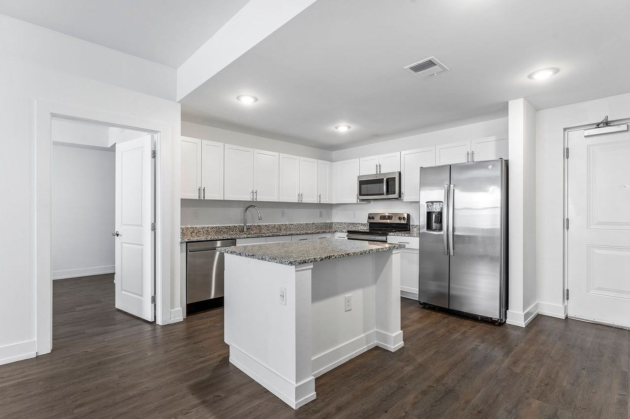 Cape West 91 Villa Apartments - Photo 4 of 29