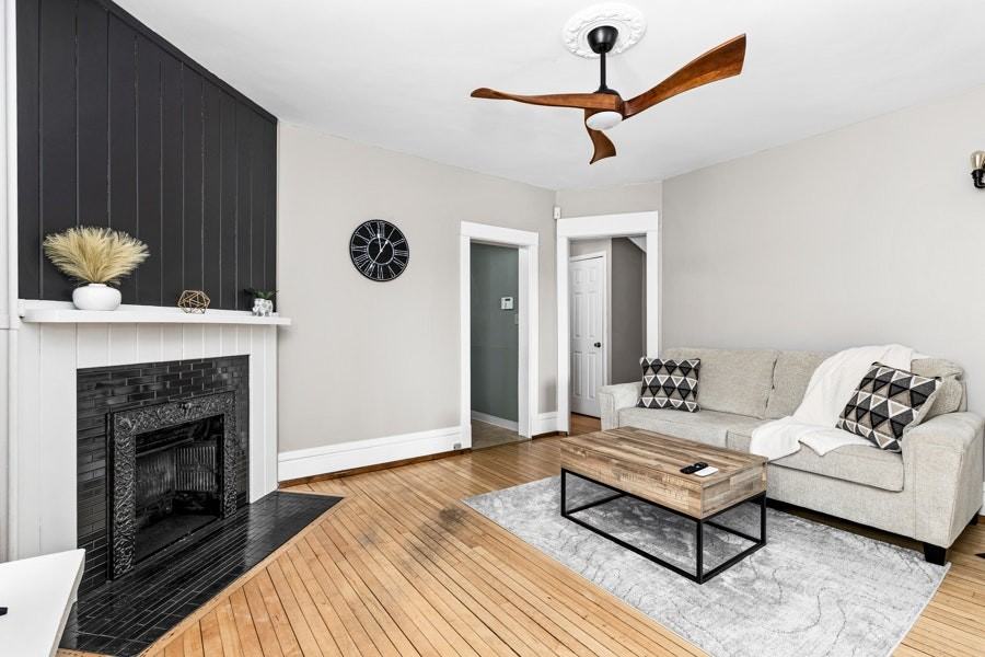 209 East 3rd Street, Unit 209 Lower - Photo 2 of 15