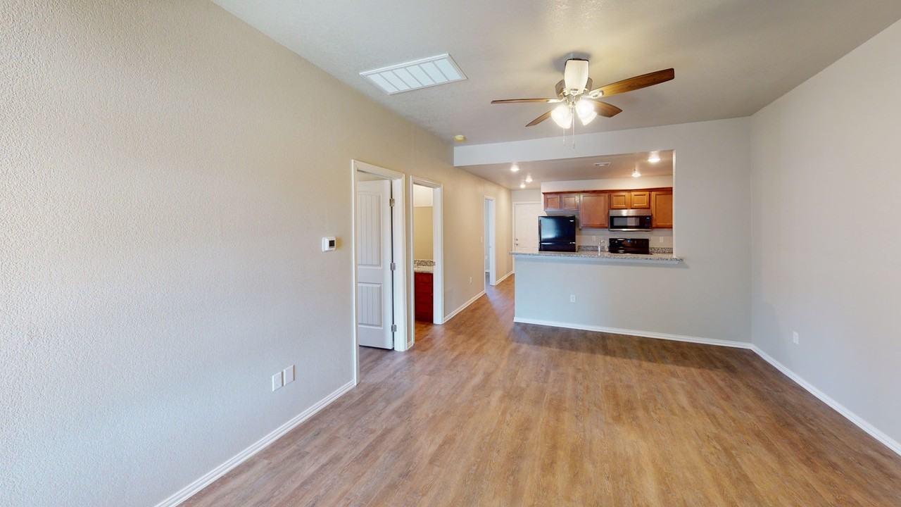 407 East Tonner Avenue - Photo 4 of 14