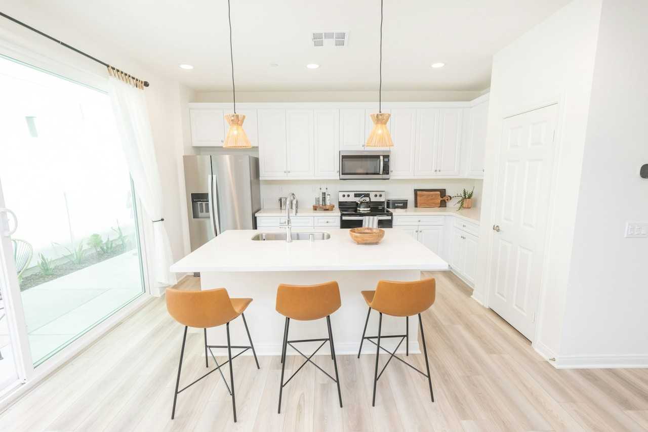 2615 Babaco Street - Photo 5 of 28