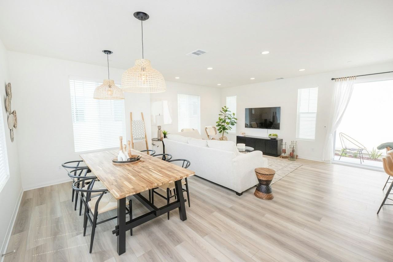 2615 Babaco Street - Photo 6 of 28