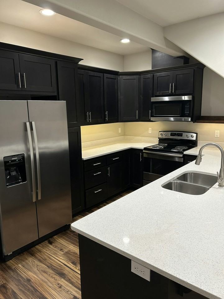 1524 Southeast Honeysuckle Loop, Unit A - Photo 4 of 15
