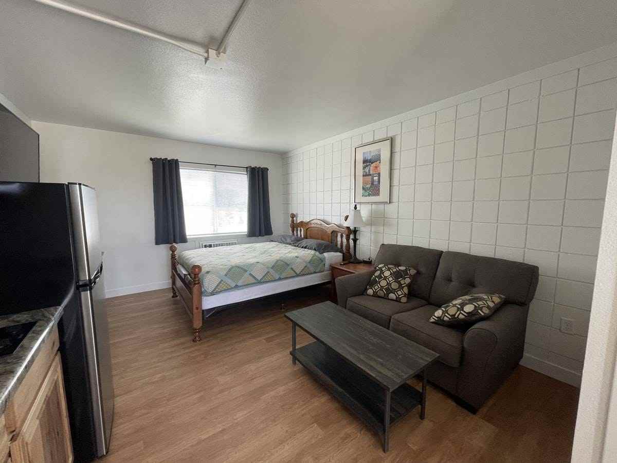 601 East North Street, Unit Studio A - Photo 3 of 8