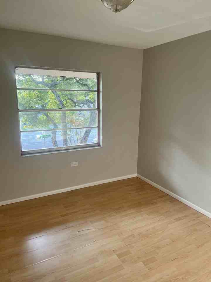 11709 Wesson Circle East - Photo 5 of 18