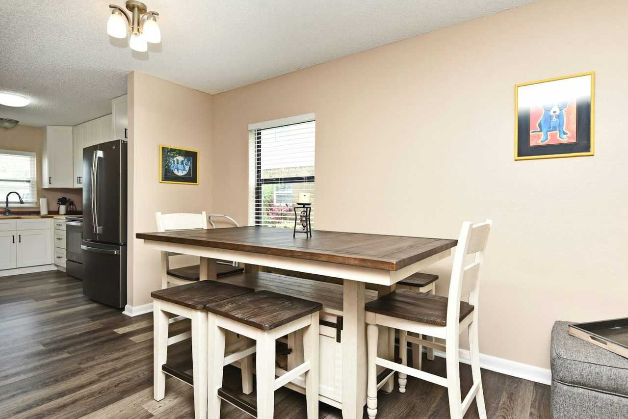 733 Laurel Bay Circle - Photo 4 of 22