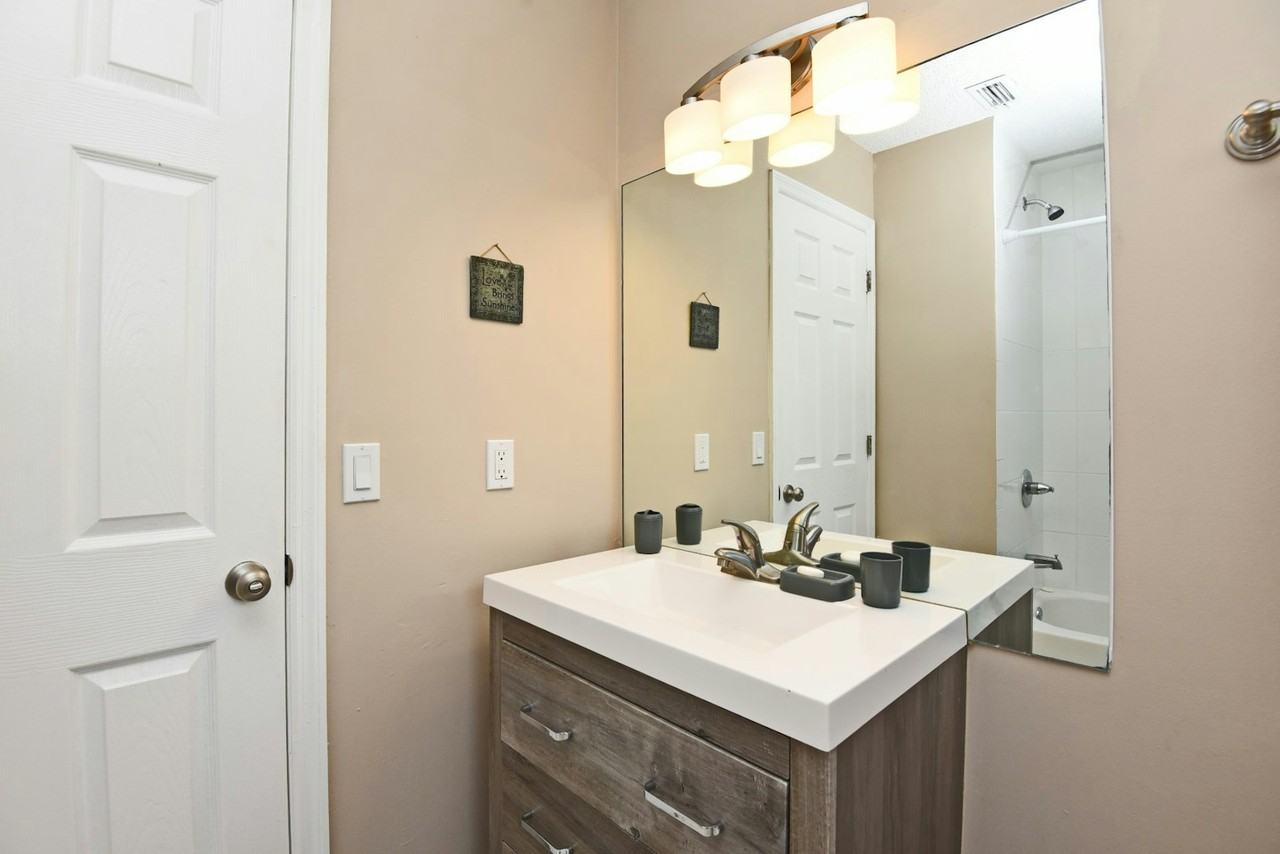 733 Laurel Bay Circle - Photo 7 of 16