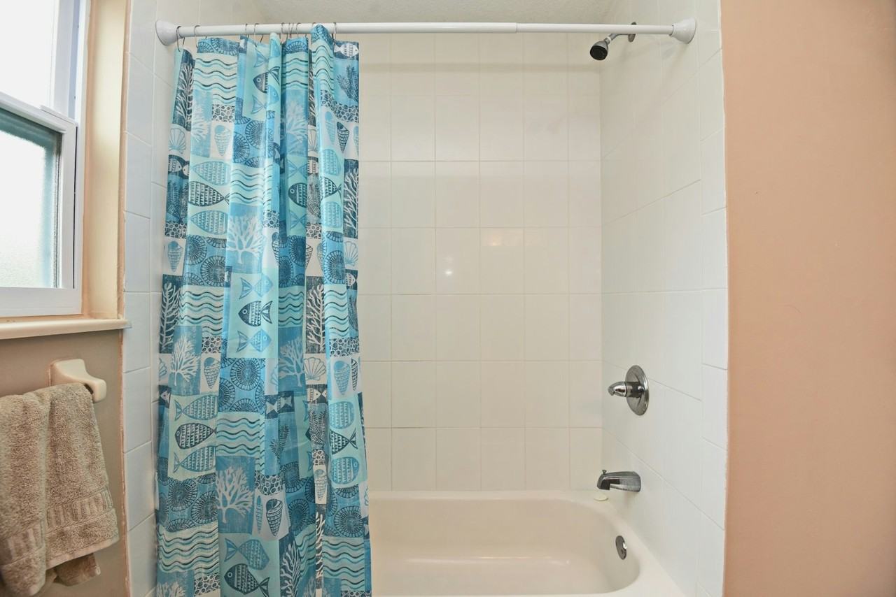 733 Laurel Bay Circle - Photo 6 of 16