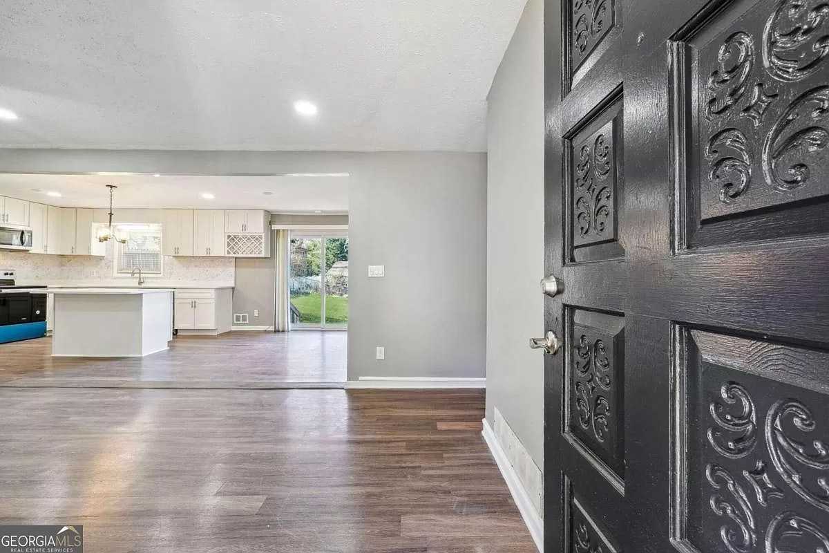 2419 Greenway Drive - Photo 3 of 30