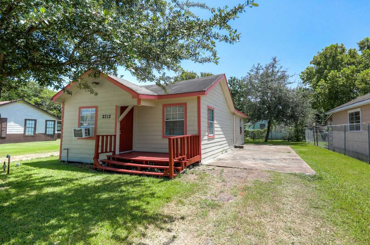 2312 Carolina Avenue - Photo 2 of 20