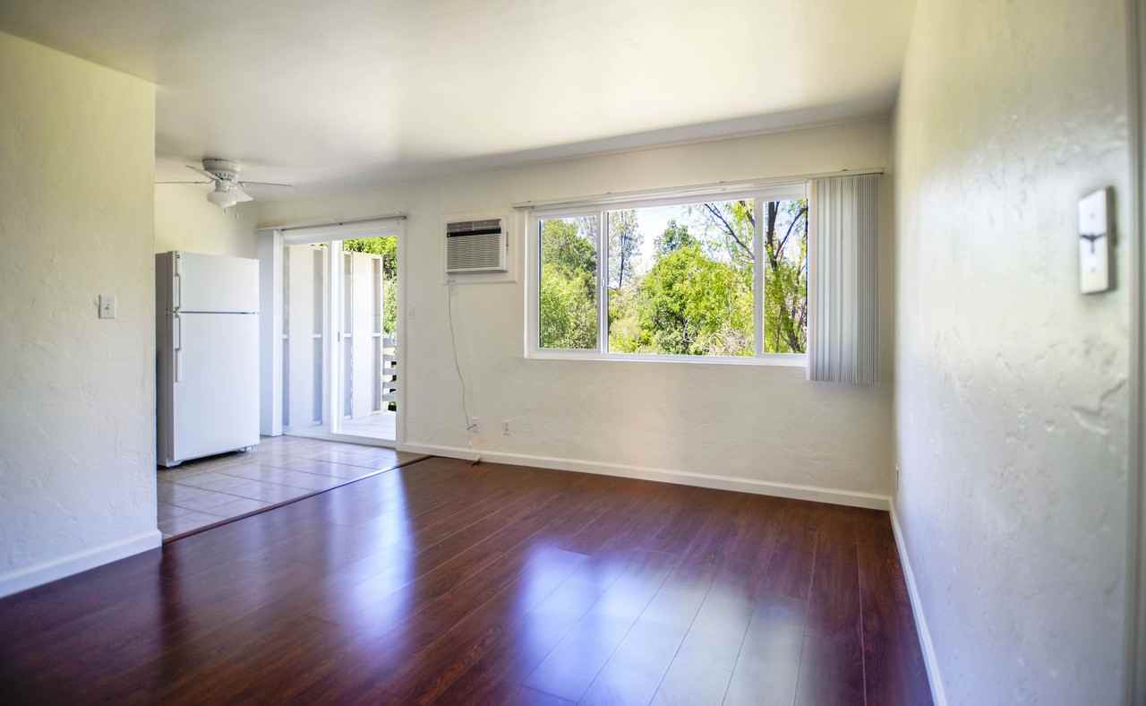 Shasta View Apartments - Photo 2 of 32