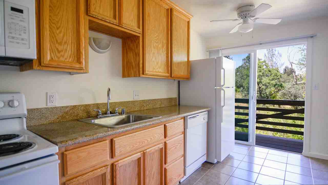 Shasta View Apartments - Photo 3 of 32