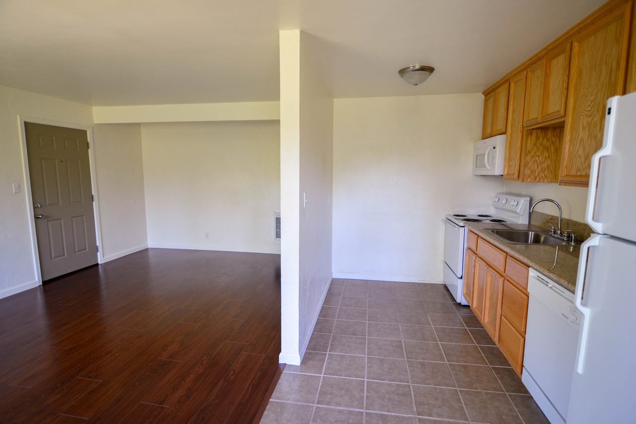 Shasta View Apartments - Photo 4 of 32