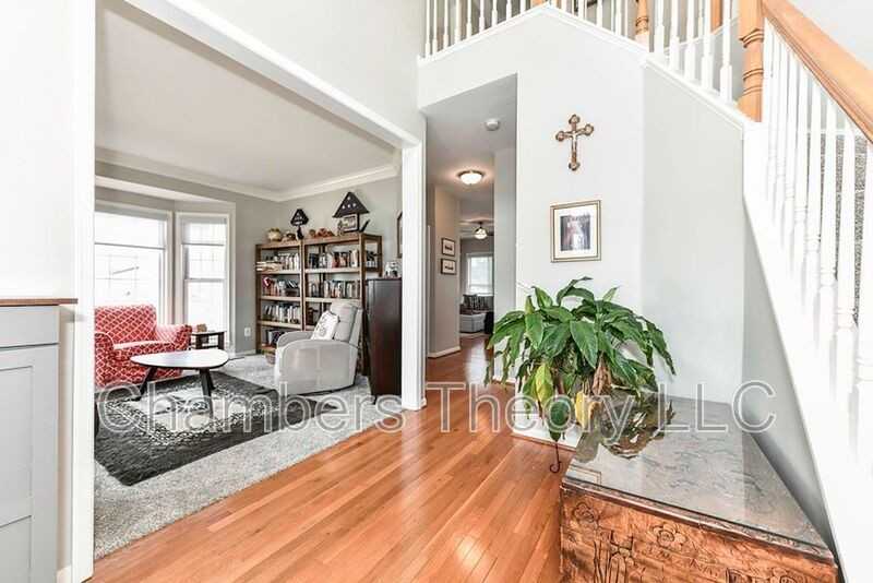 20686 Smithfield Ct - Photo 3 of 35