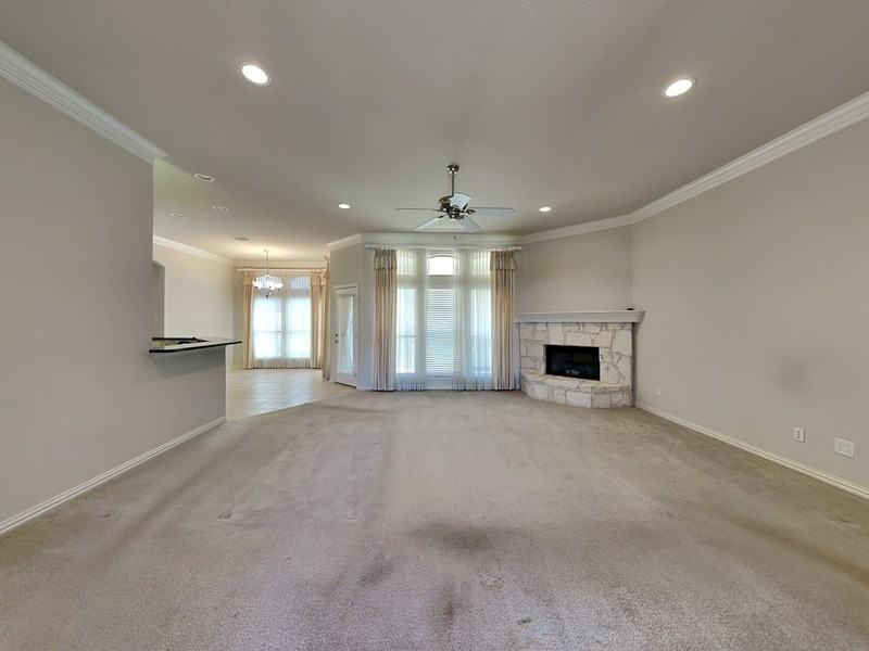 1026 Belmont Dr - Photo 3 of 19