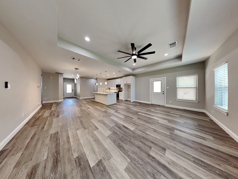 2512 Sharon St - Photo 2 of 17