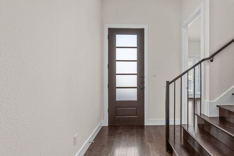 600 Melba St - Photo 4 of 32