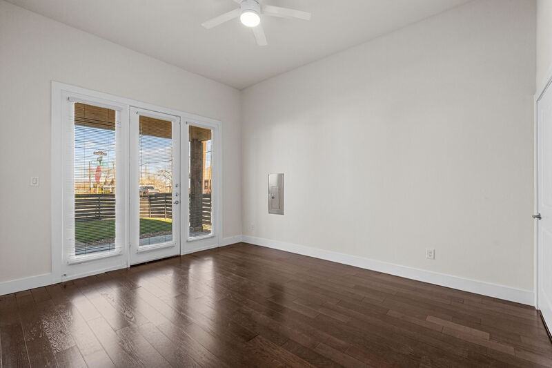 600 Melba St - Photo 6 of 32