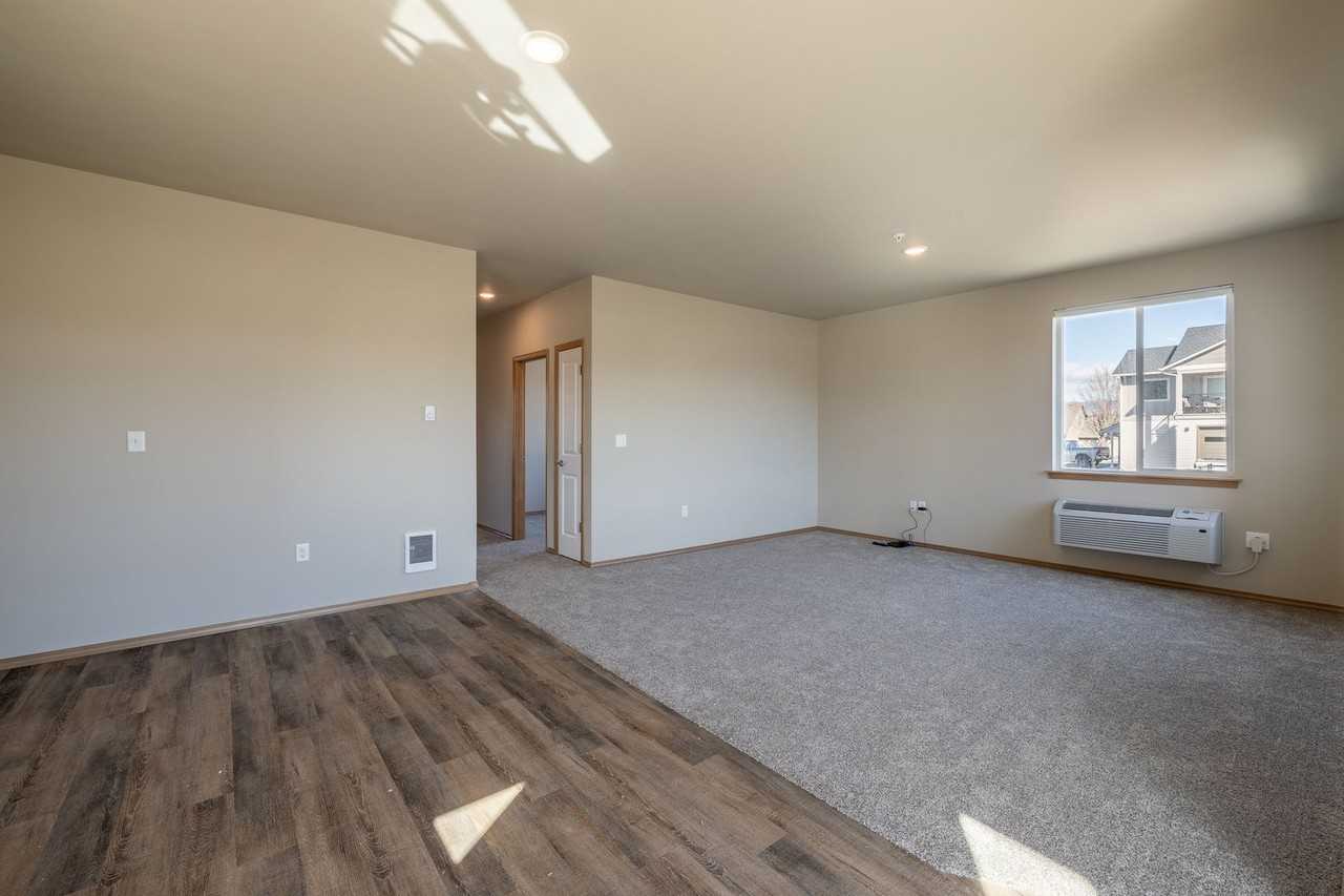 Sutton Place Apartments - Photo 4 of 37