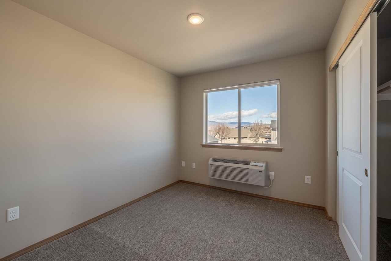 Sutton Place Apartments - Photo 6 of 37