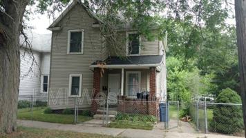 featured image of 921 Dayton Street Southwest #2