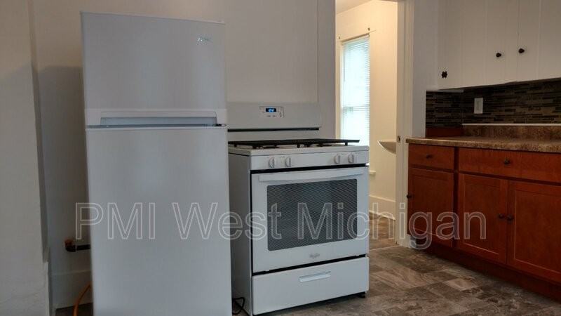 921 Dayton Street Southwest #2 - Photo 3 of 8