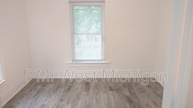 921 Dayton Street Southwest #2 - Photo 5 of 8