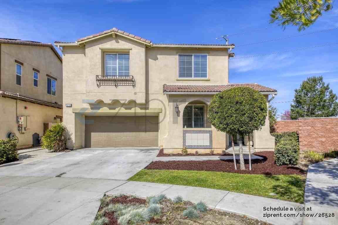 15731 Myrtlewood Ave - Photo 2 of 37