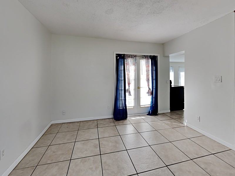 142 Lynbrook Dr - Photo 3 of 21