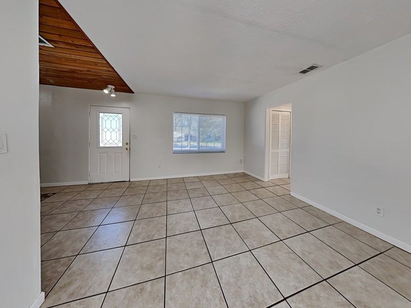 142 Lynbrook Dr - Photo 5 of 21