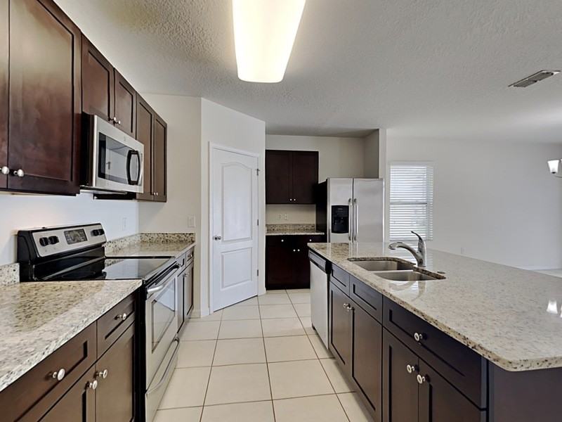 320 Aberdeen Dr - Photo 4 of 23