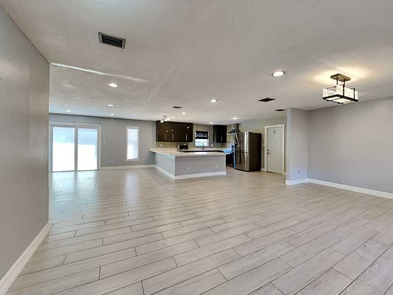 1353 Sawgrass Ct - Photo 2 of 33