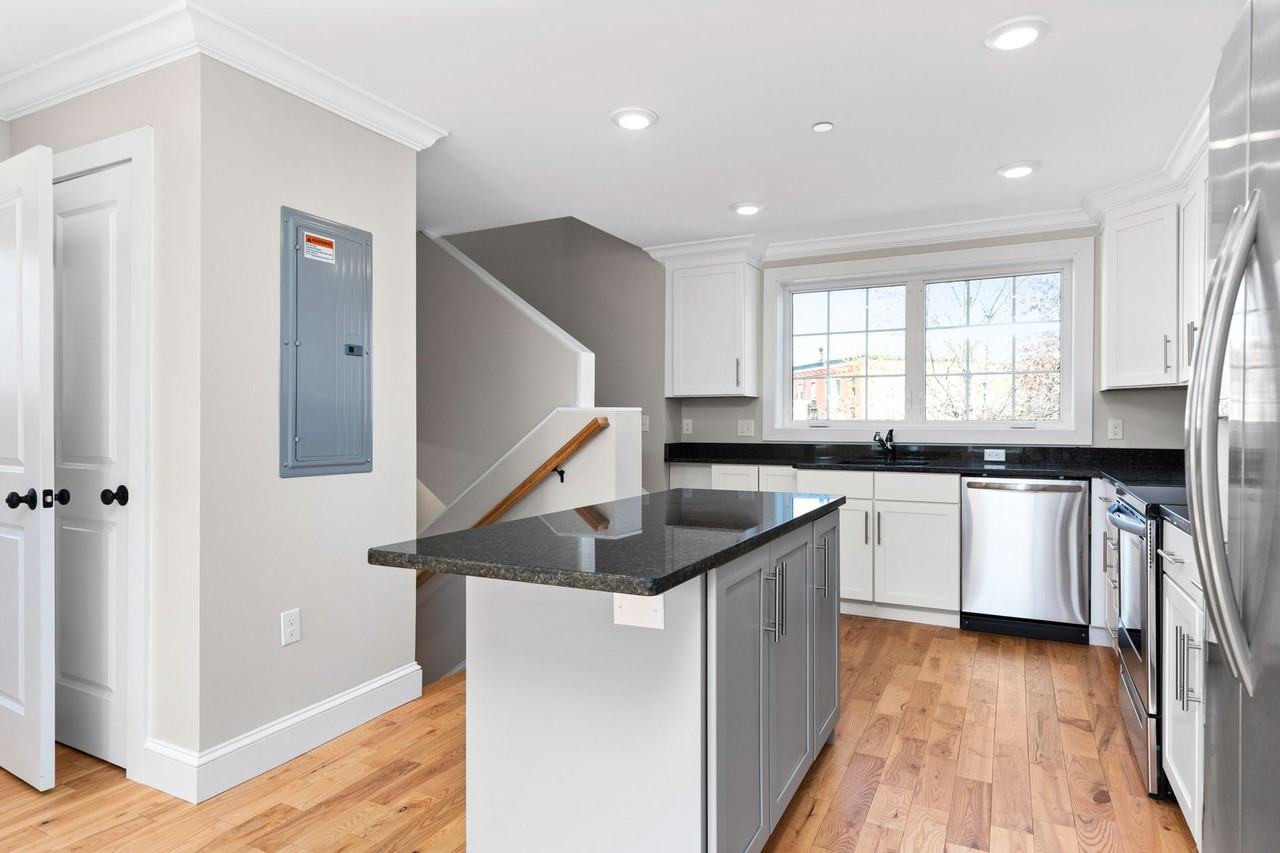 Third and Central Place - Photo 5 of 50