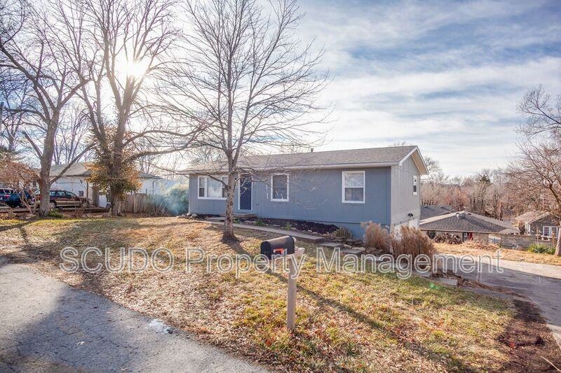 7906 N Pennsylvania Ave - Photo 2 of 17