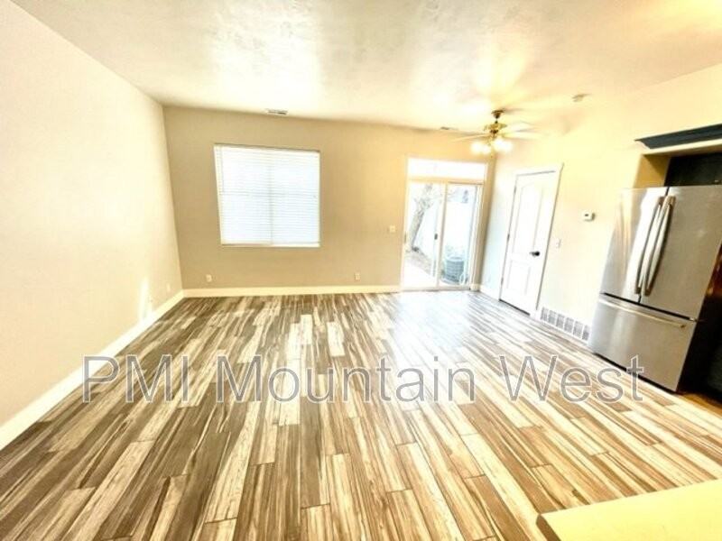 55 Peregrine Ln #6 - Photo 5 of 22