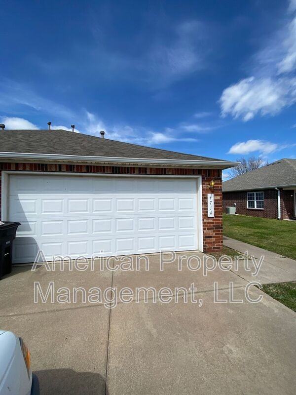 4714 Ne Wisconsin St - Photo 2 of 33