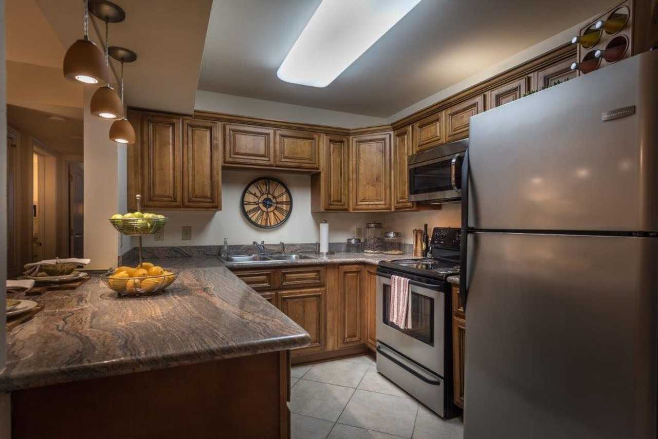 Beautiful & Spacious Apartments in the Heart of Metairie! - Photo 5 of 12