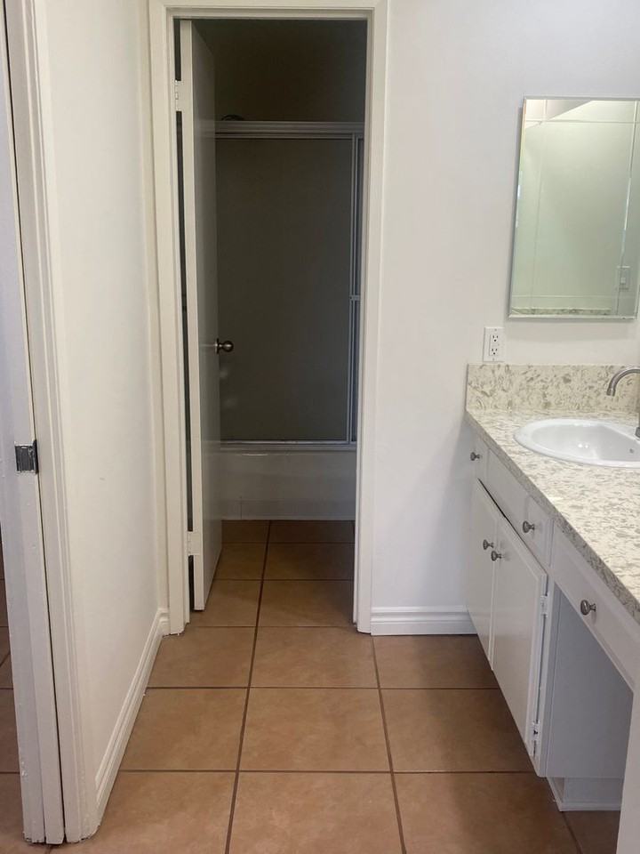 Chateau Garnet (cha51) - Photo 7 of 31