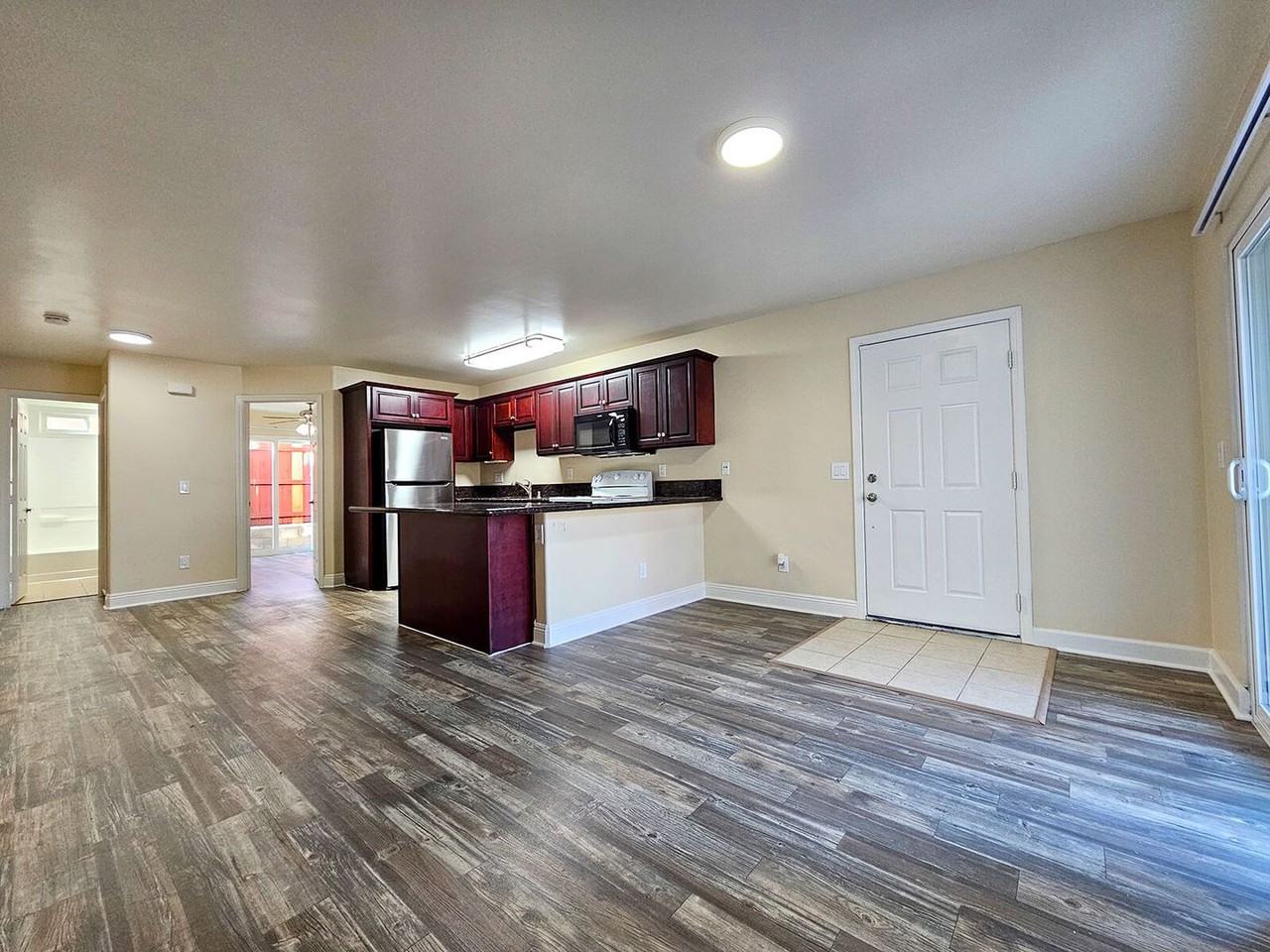 Taft Manor - Photo 2 of 42