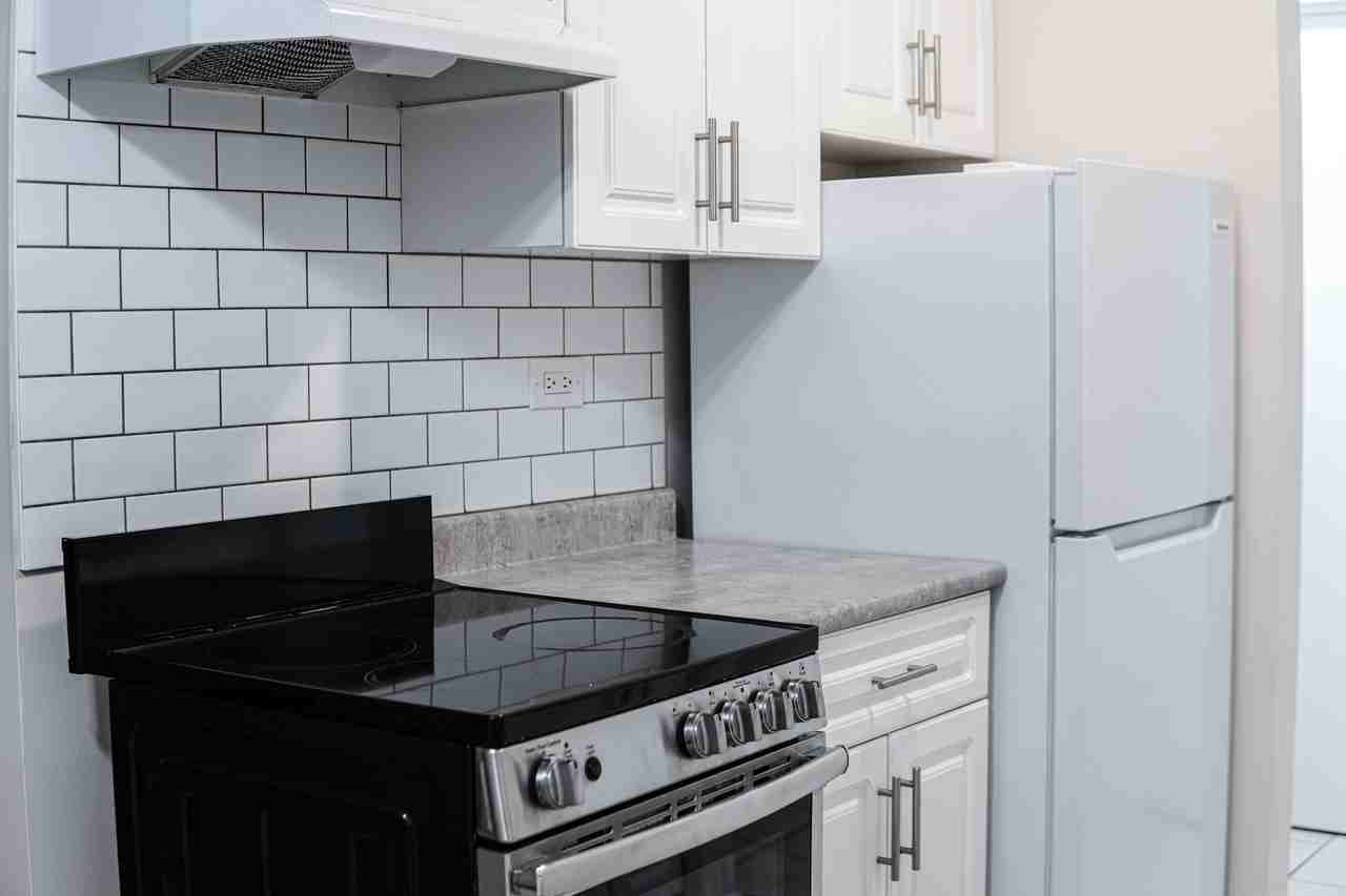 6555 Bonsor Avenue - Photo 2 of 9