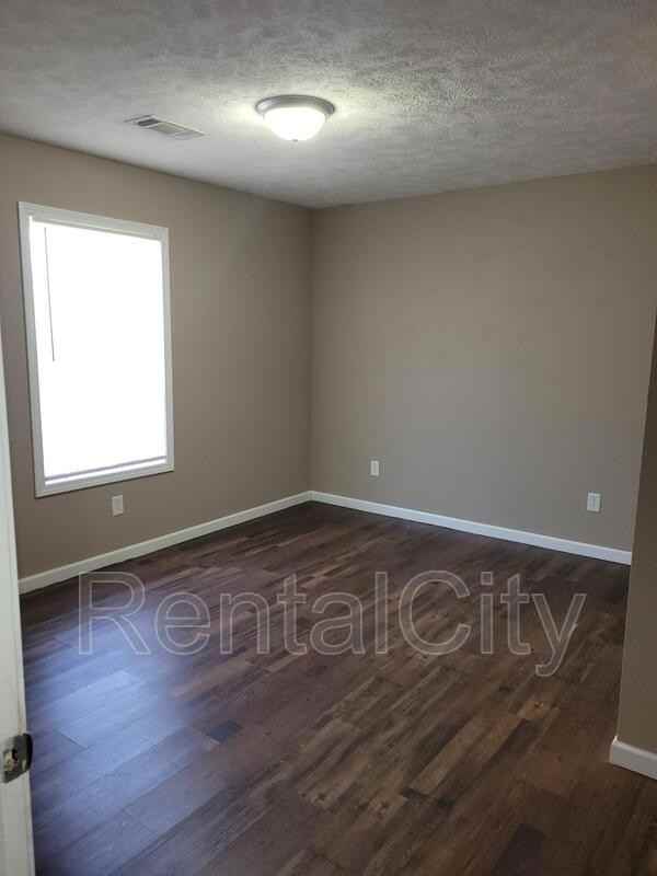 1210 Phillips St - Photo 2 of 16