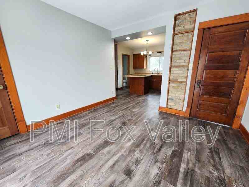 902 Adams St - Photo 3 of 22