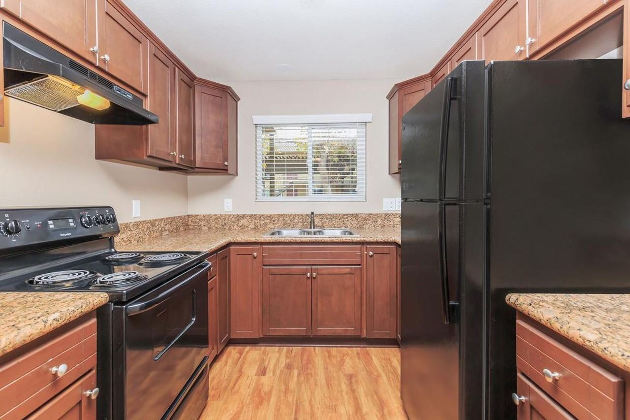 Newport Gardens Apartments, Vista - Photo 6 of 12