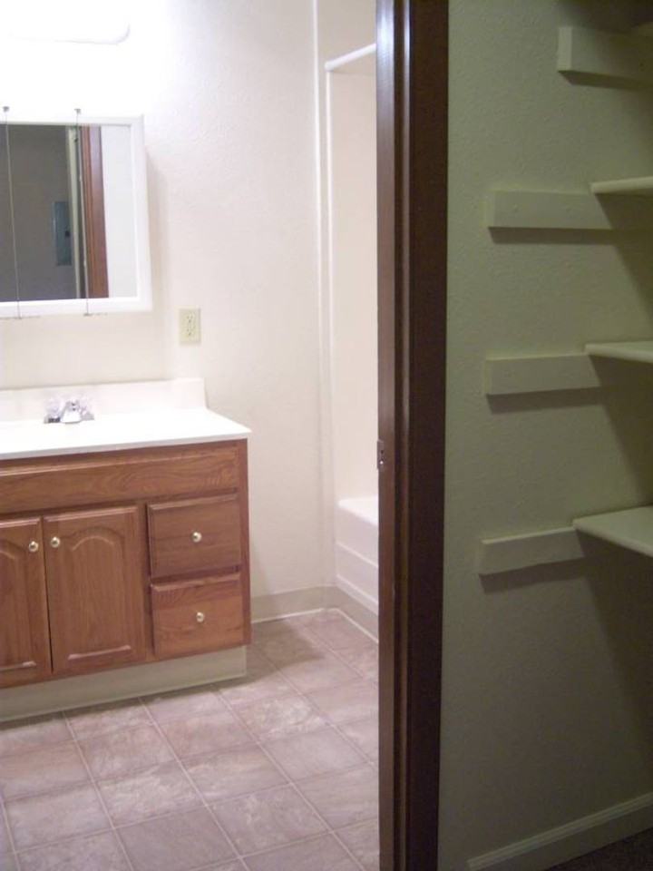 Albany Court Apartments 55+ - Photo 5 of 11